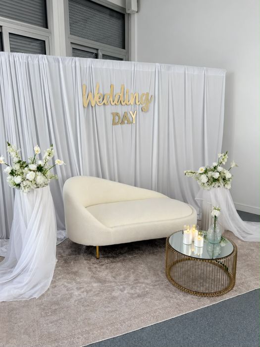 Décoration de mariage blanche et dorée